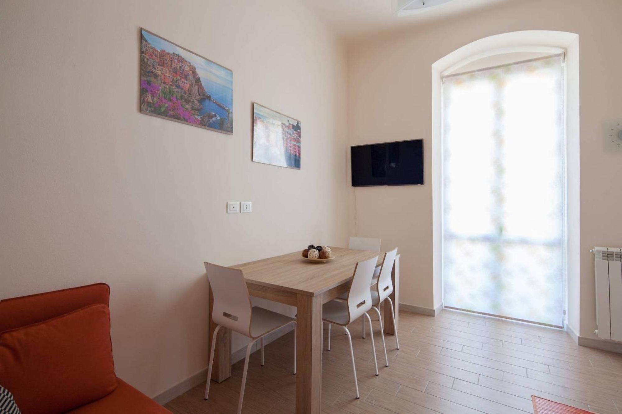 Family House - 5lands By Train Appartamento